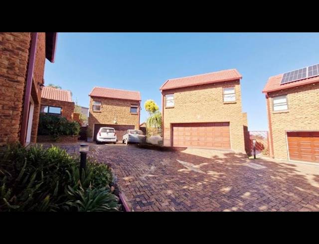3 BEDROOM TOWNHOUSE FOR SALE IN BASSONIA